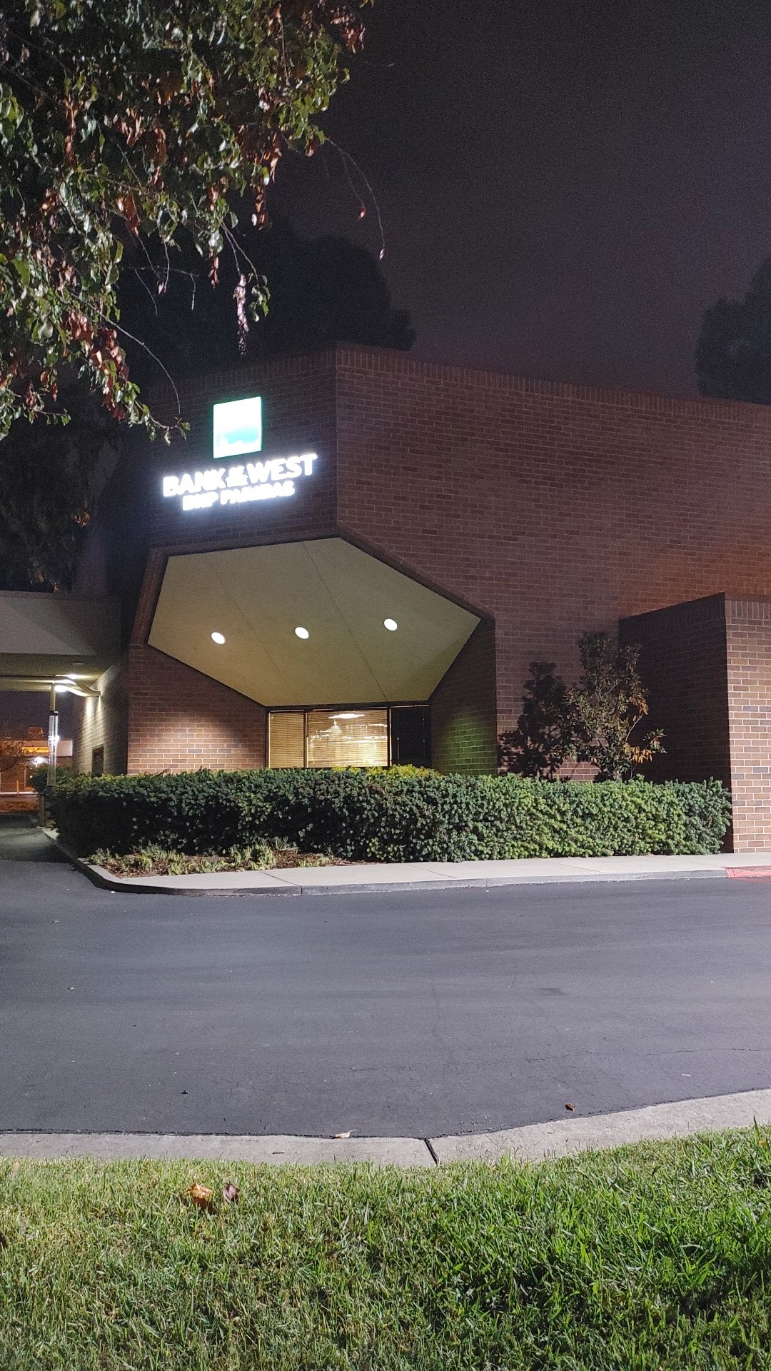 Bank of the West 01