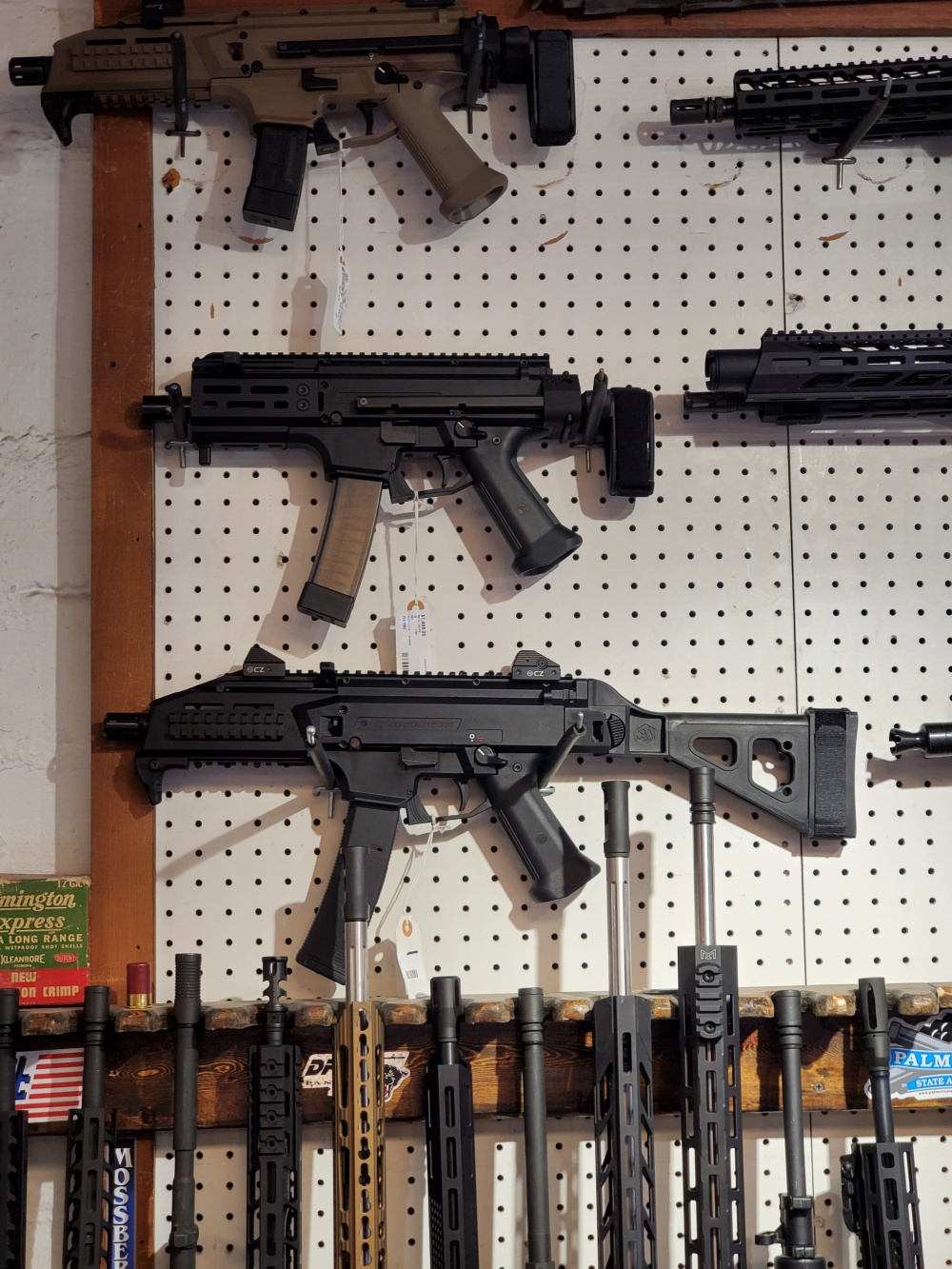 Roy's Pawn and Gun 01