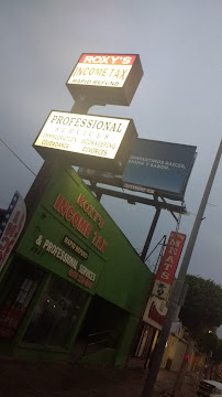 Roxy Income Tax & Immigration 03