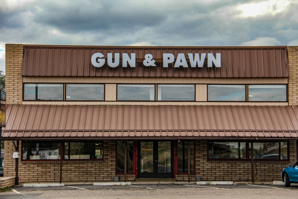 Flagstaff Pawn 01