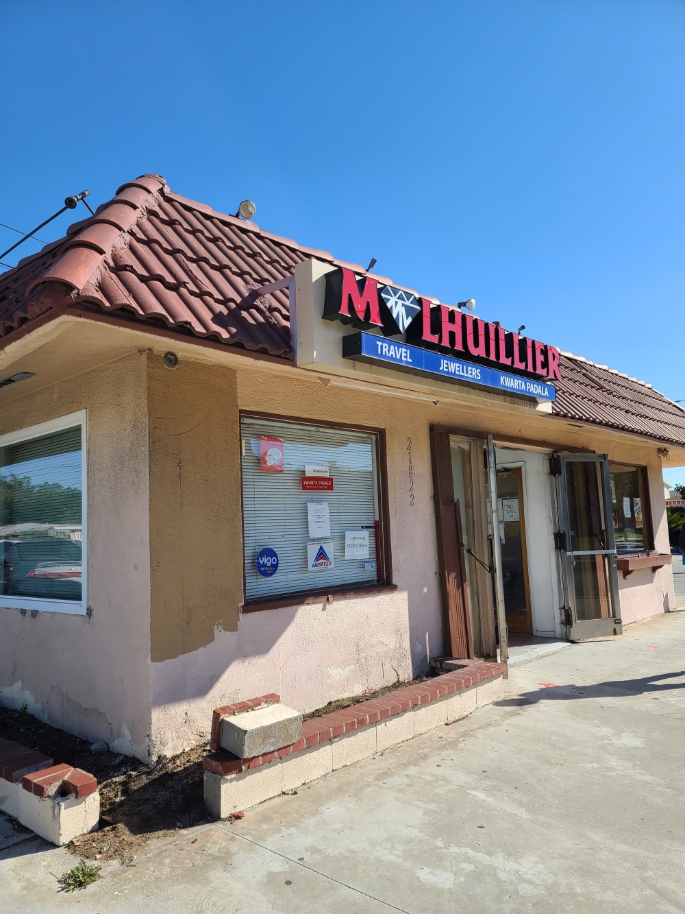 M Lhuillier Financial Services 01