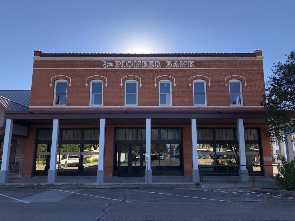 Pioneer Bank 01
