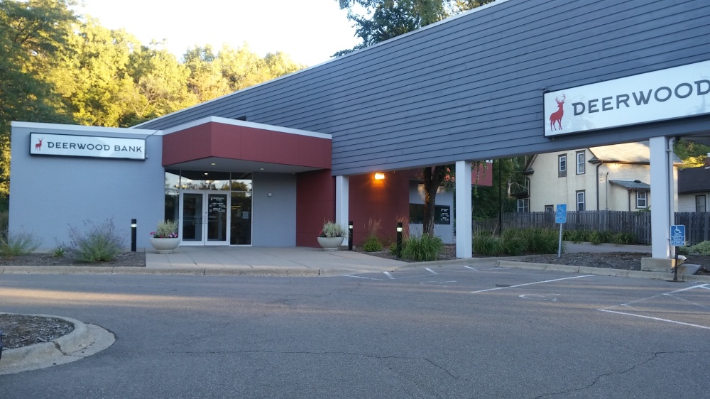 Deerwood Bank of Saint Paul 01