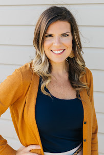 Courtney Humphrey, Insurance Broker & Mortgage Loan Officer 02
