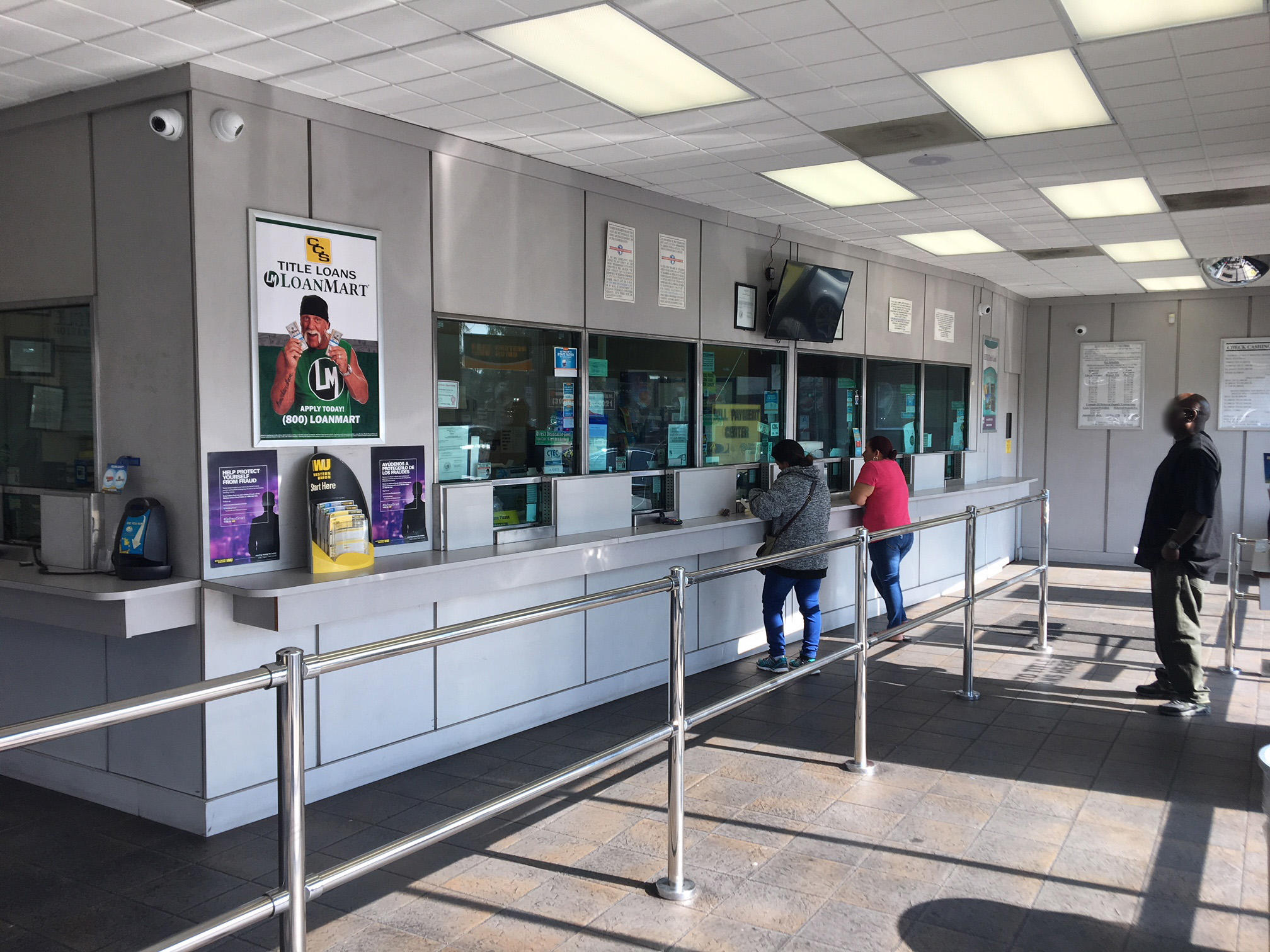 CCS Title Loan Services – LoanMart Compton 01