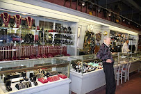 Palace Pawnbrokers 02