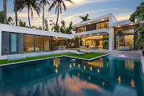 Alexandra Rojas - Douglas Elliman Real Estate Agent 01