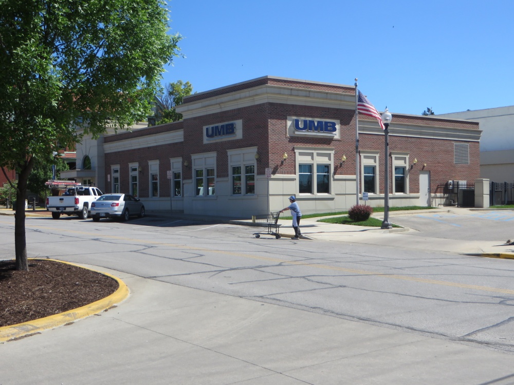 UMB Bank (with drive-thru services) 01