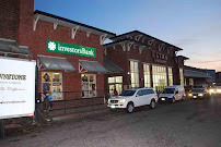 Investors Bank 02
