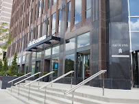 Charles Schwab 01