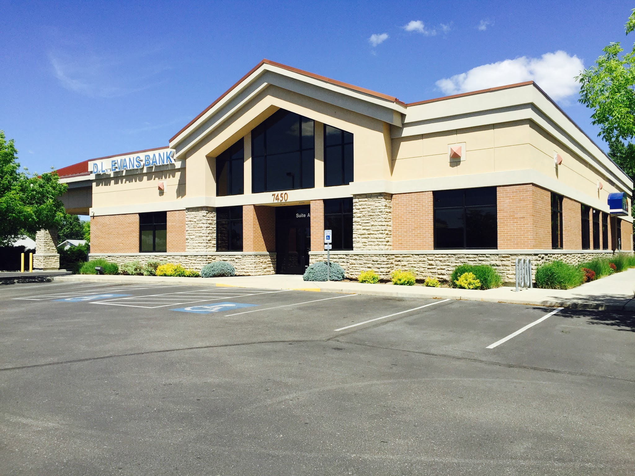 D.L. Evans Bank 01