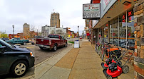 Dicker & Deal Cash Center 02