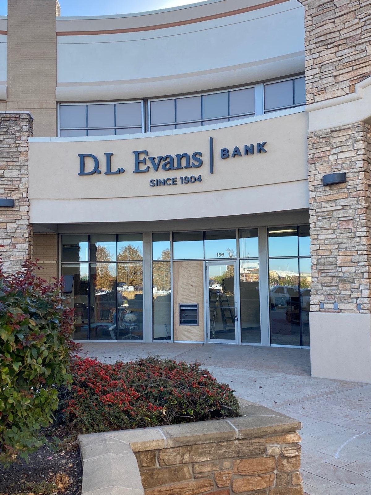 D.L. Evans Bank 01