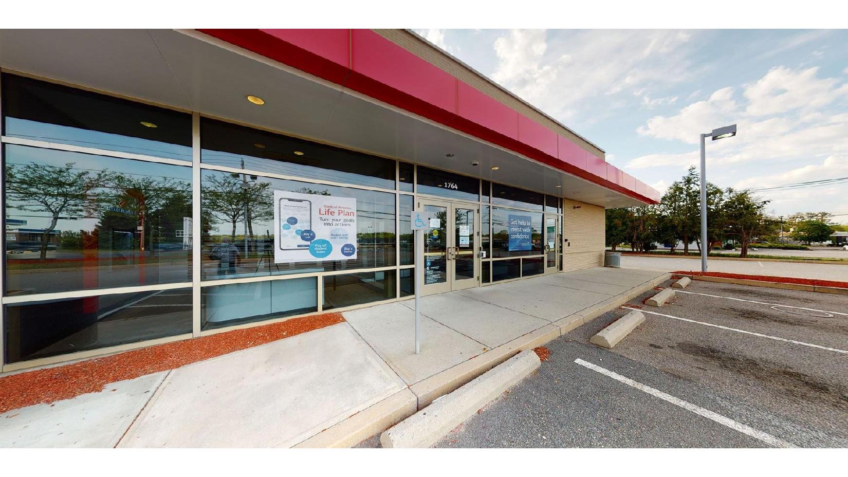 Bank of America (with Drive-thru ATM) 01