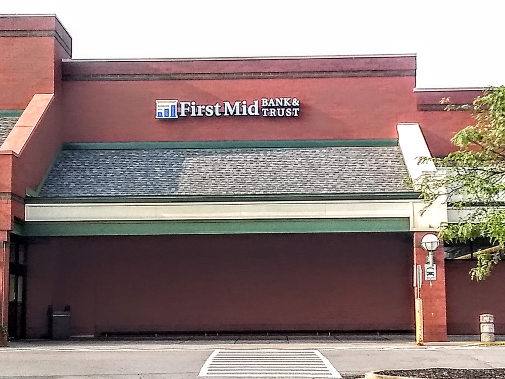 First Mid Bank & Trust Carbondale Schnucks 01