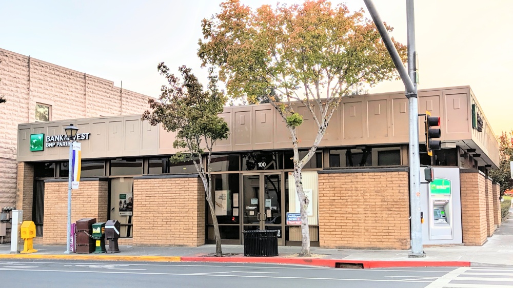 Bank of the West 01