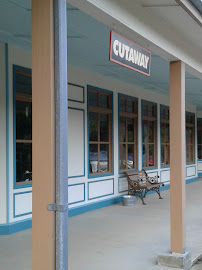 Cutaway Salon Hair Nails & Spa 03