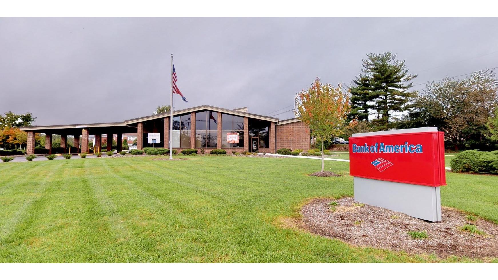 Bank of America (with Drive-thru ATM) 01