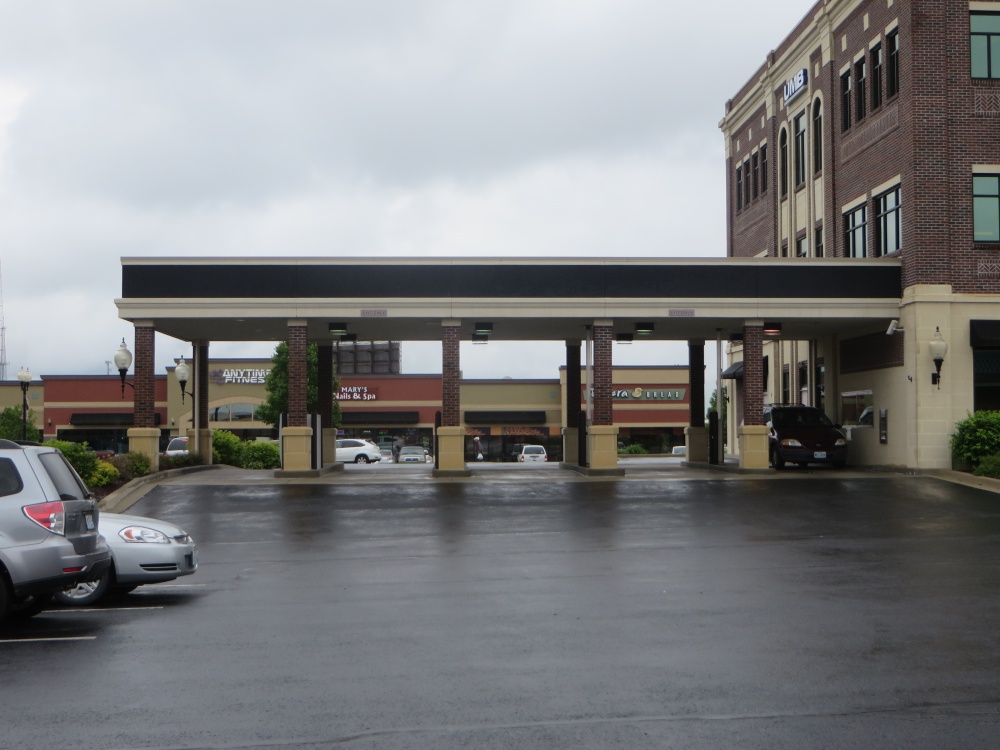 UMB Bank (with drive-thru services) 01