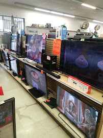 Circle Pawn Shops 04