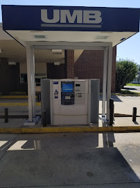 UMB Bank (with drive-thru services) 04