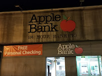 Apple Bank 02