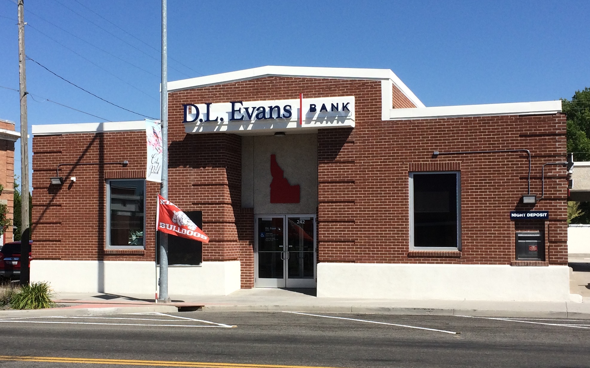 D.L. Evans Bank 01