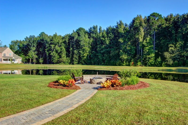 Forest Lakes Sales Office by Landmark 24 Homes 01