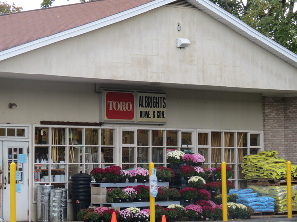 Albright's Hardware & Garden Center 01