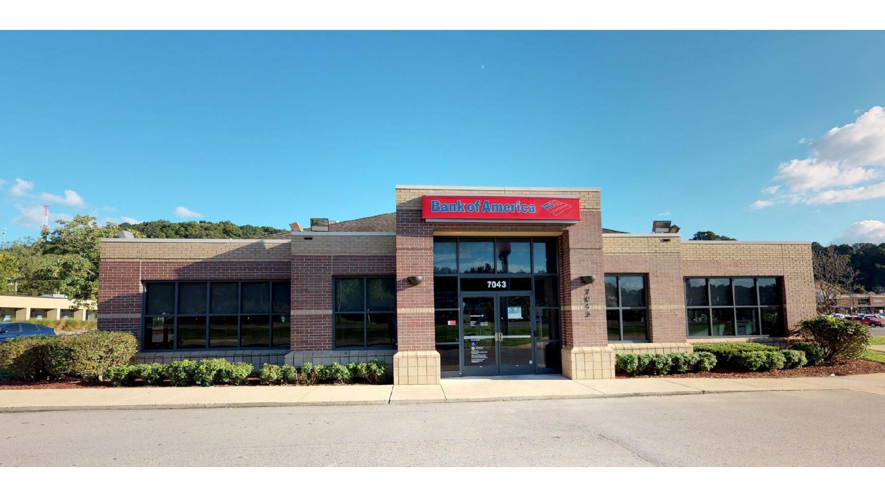 Bank of America (with Drive-thru ATM) 01