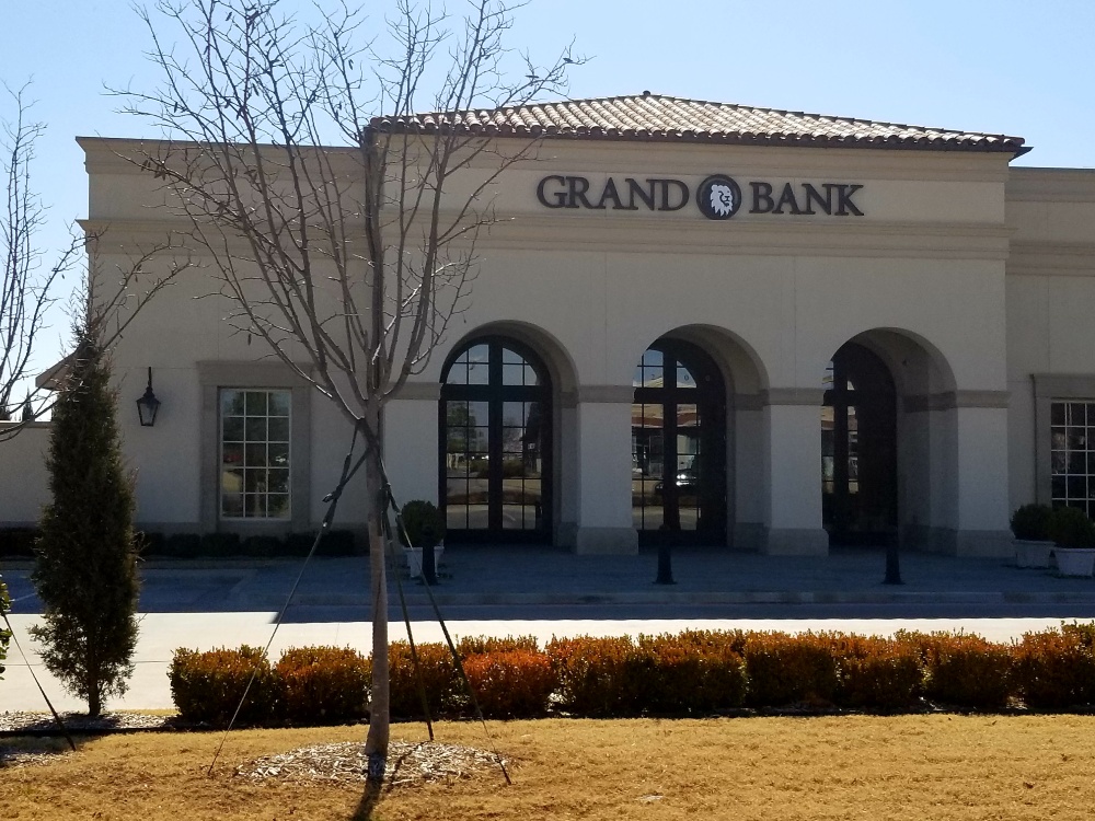 Grand Bank 01