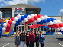 RE/MAX Town & Country 04