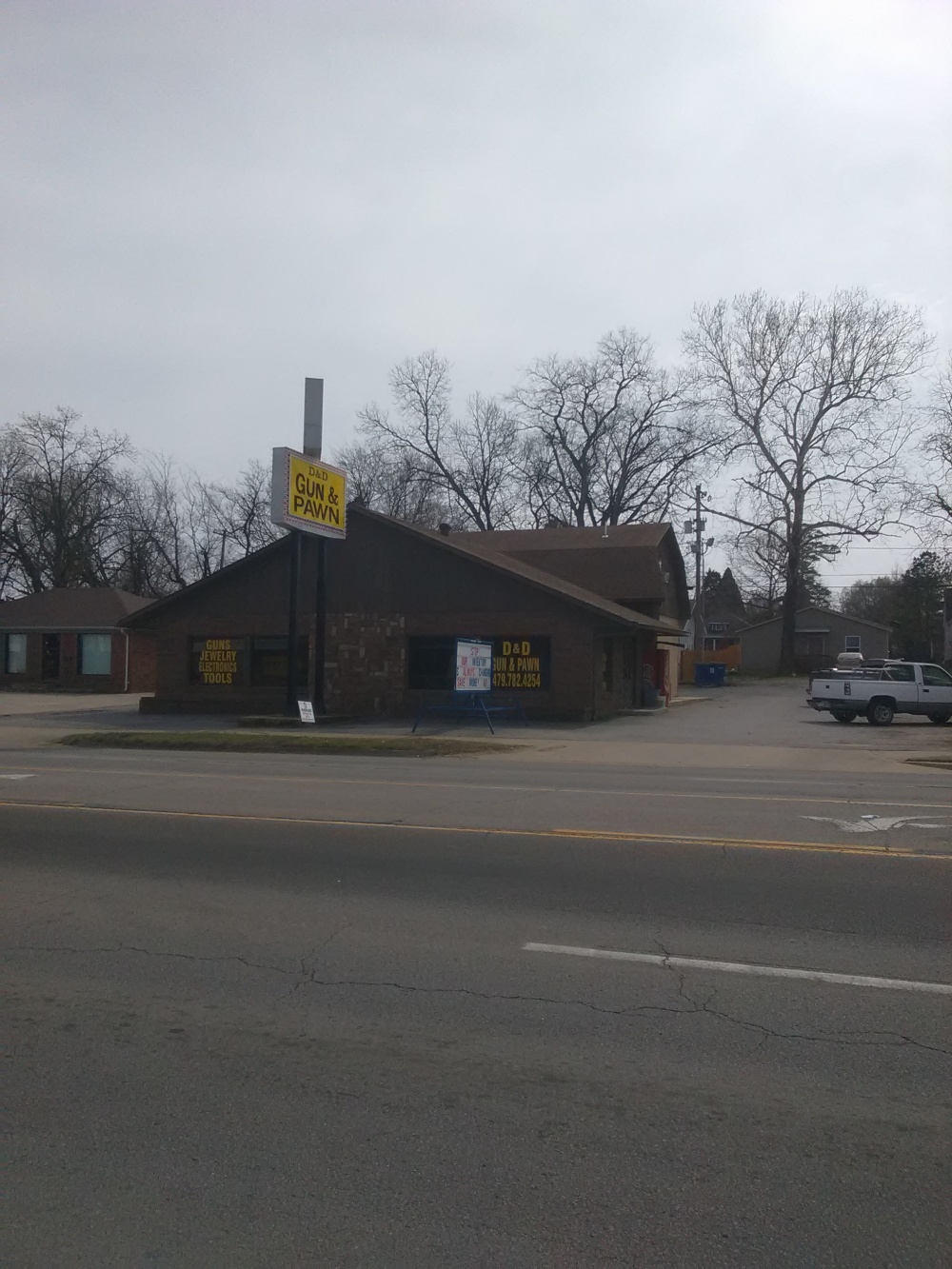 D & D Gun & Pawn Shop 01
