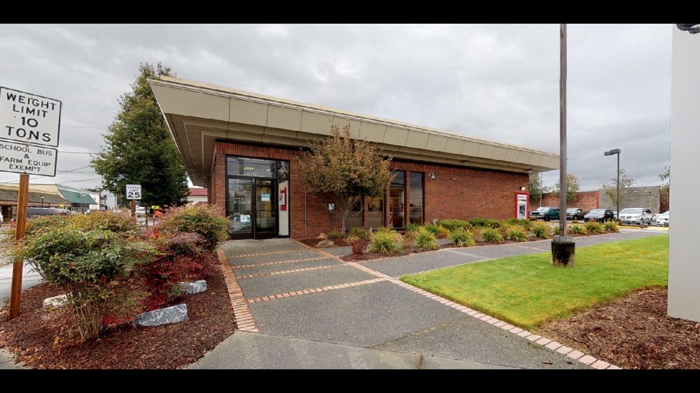 Bank of America (with Drive-thru ATM) 01