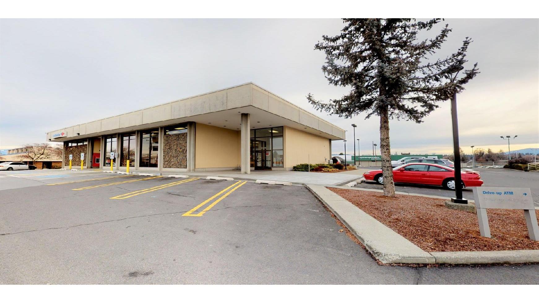 Bank of America (with Drive-thru ATM) 01