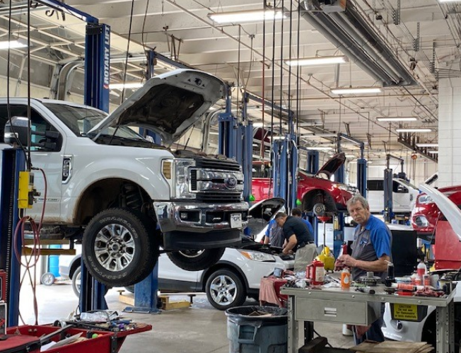 Reynolds Ford of OKC Service 01
