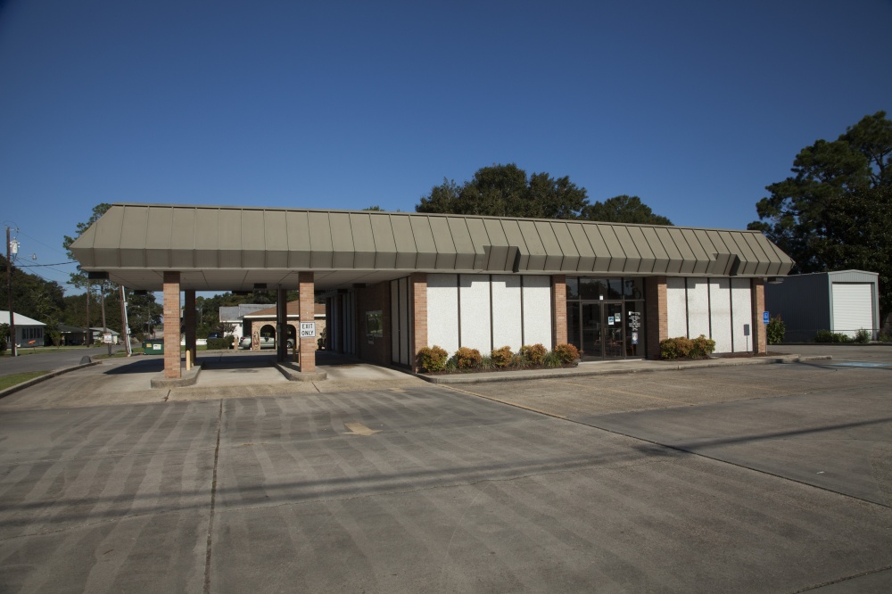 The First National Bank of Jeanerette 01