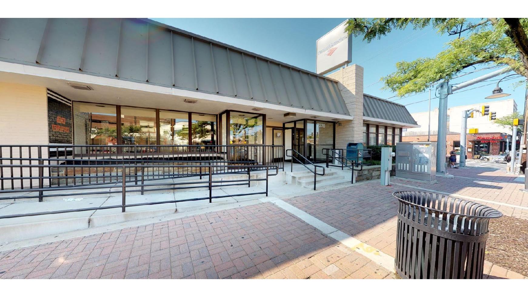 Bank of America (with Drive-thru ATM) 01