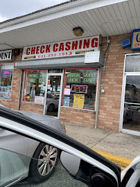 Gianna's Check Cashing 02