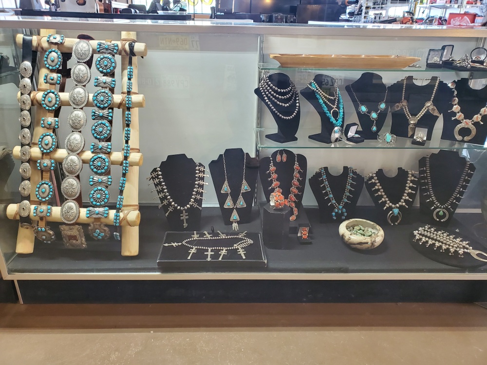 Santa Fe Pawn 01