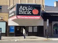 Apple Bank 02