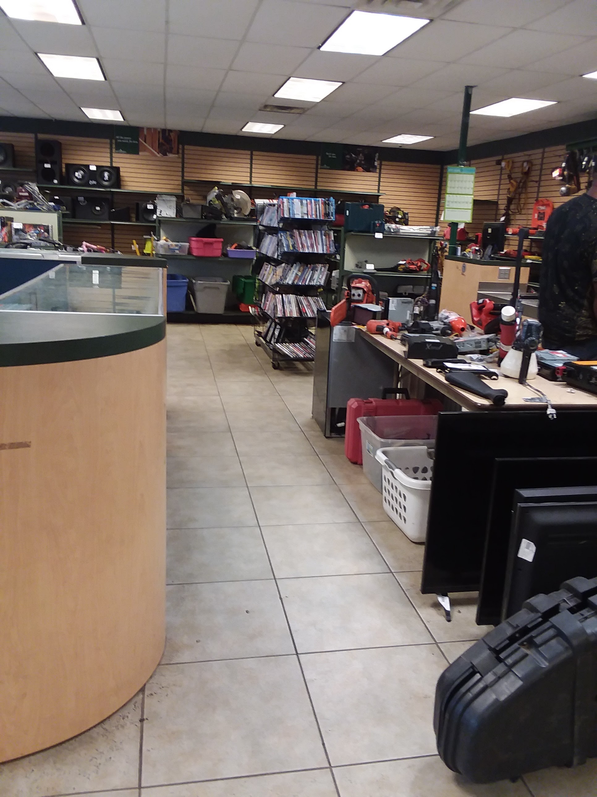 First Cash Pawn 01