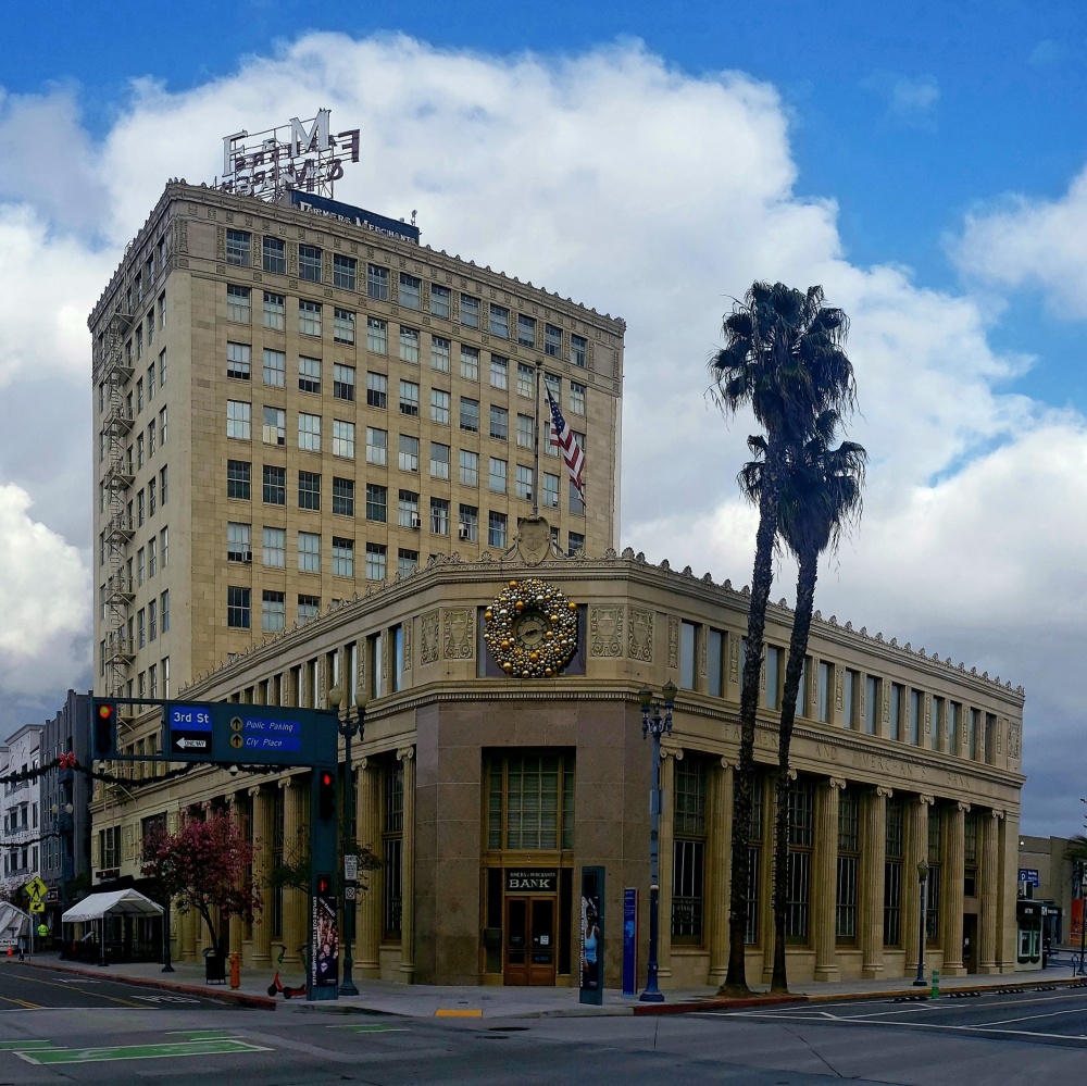 Farmers & Merchants Bank 01