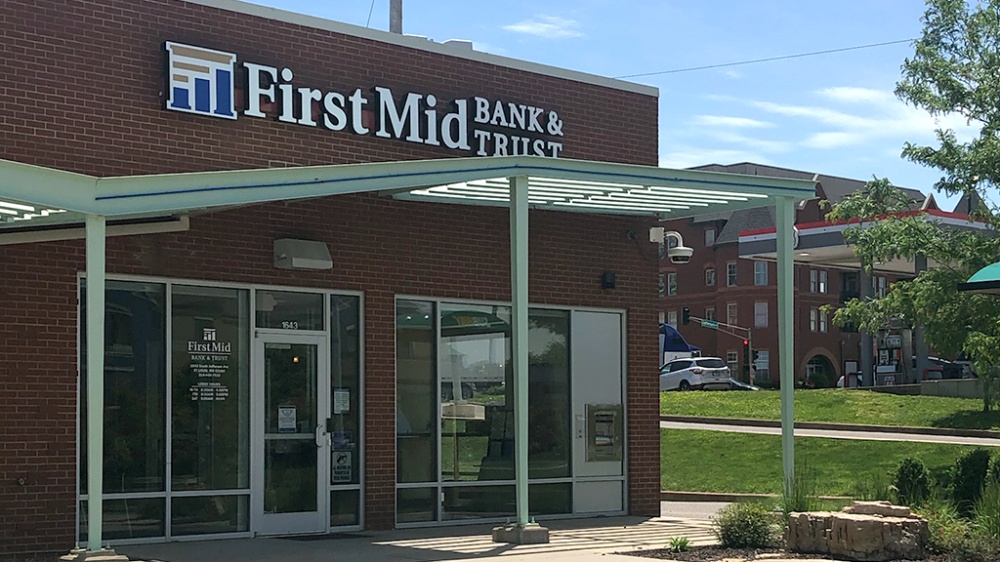 First Mid Bank & Trust St. Louis 01