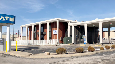 First Mid Bank & Trust Quincy Mall 01
