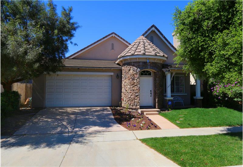 Tni LeBlanc, REALTOR®, JD in Santa Maria CA 01