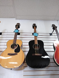 Briz Loan & Guitar 04