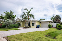 Lizzie Lu's Island Retreat 02