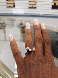 Lee's Pawn & Jewelry 03