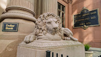 Dollar Bank 01